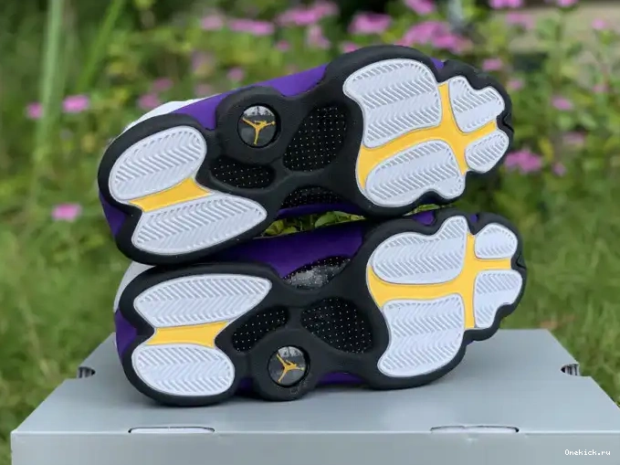 One Kick 13 Air Jordan Lakers 414571-105 0515